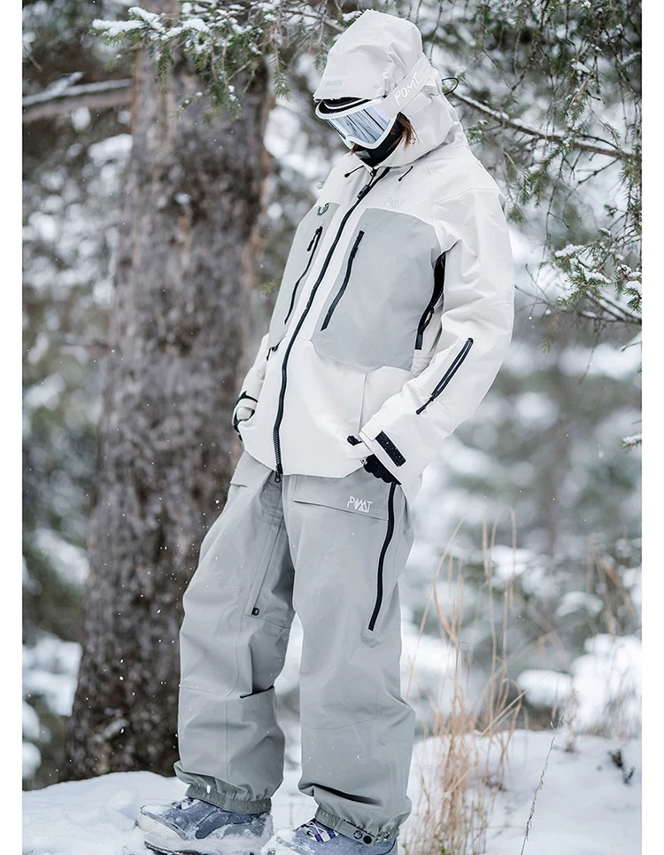 白灰色滑雪服與護目鏡穿搭示範